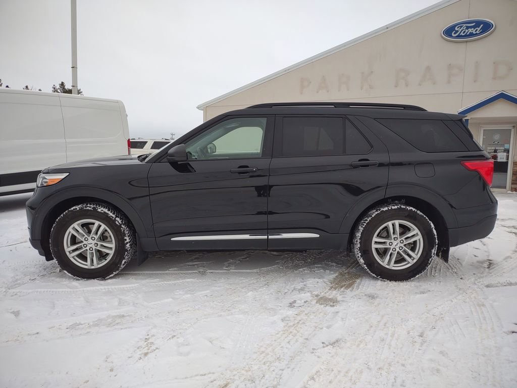 Used 2022 Ford Explorer XLT w/ Equipment Group 202A image 2