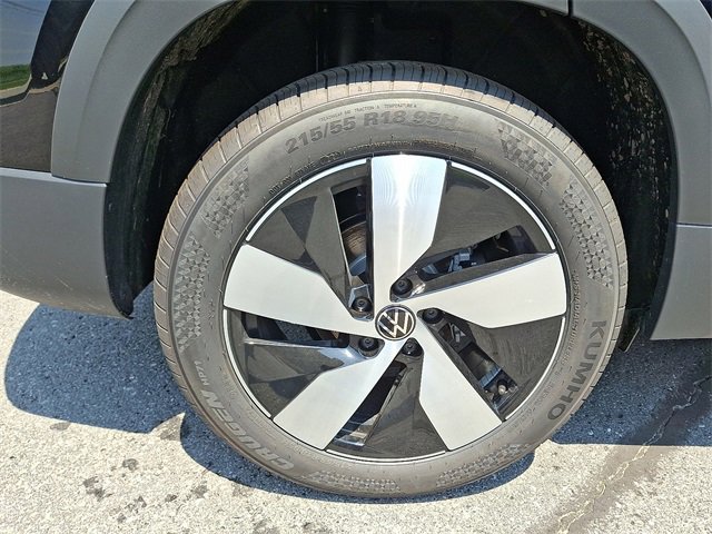 New 2025 Volkswagen Taos S image 11