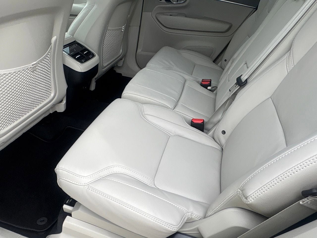New 2026 Volvo XC90 B6 Ultra w/ Protection Package image 21