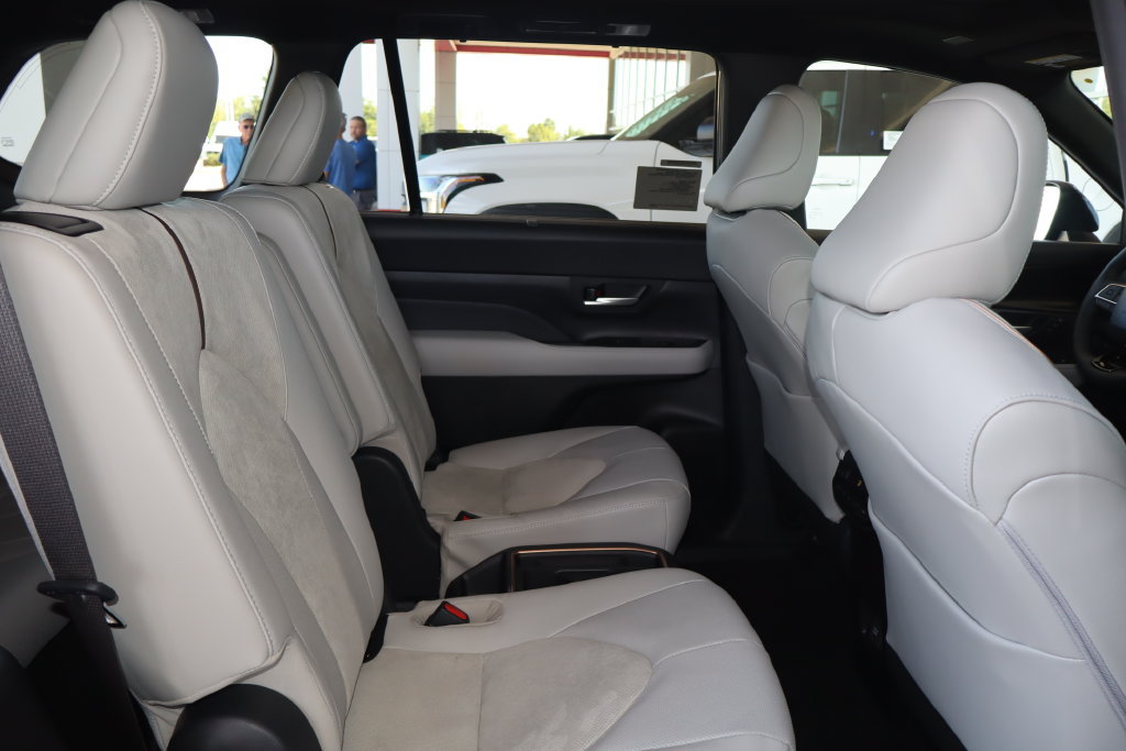 New 2026 Toyota Grand Highlander AWD Hybrid image 49