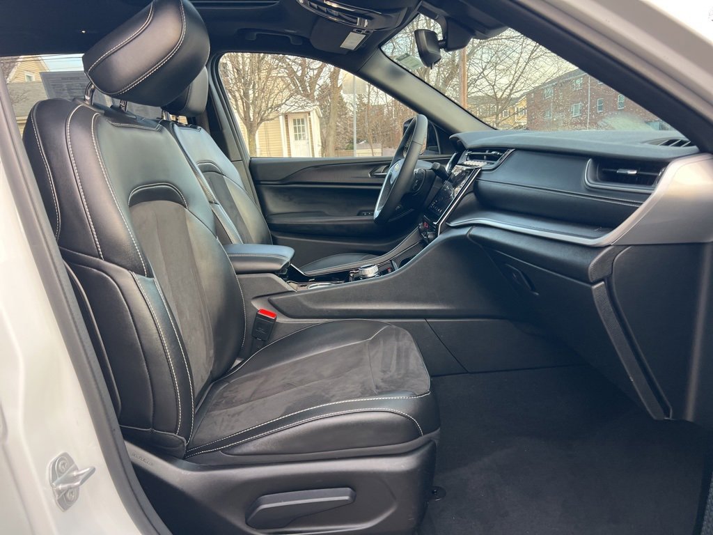 Used 2023 Jeep Grand Cherokee L Laredo image 25