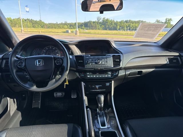 Used 2017 Honda Accord Sport image 8