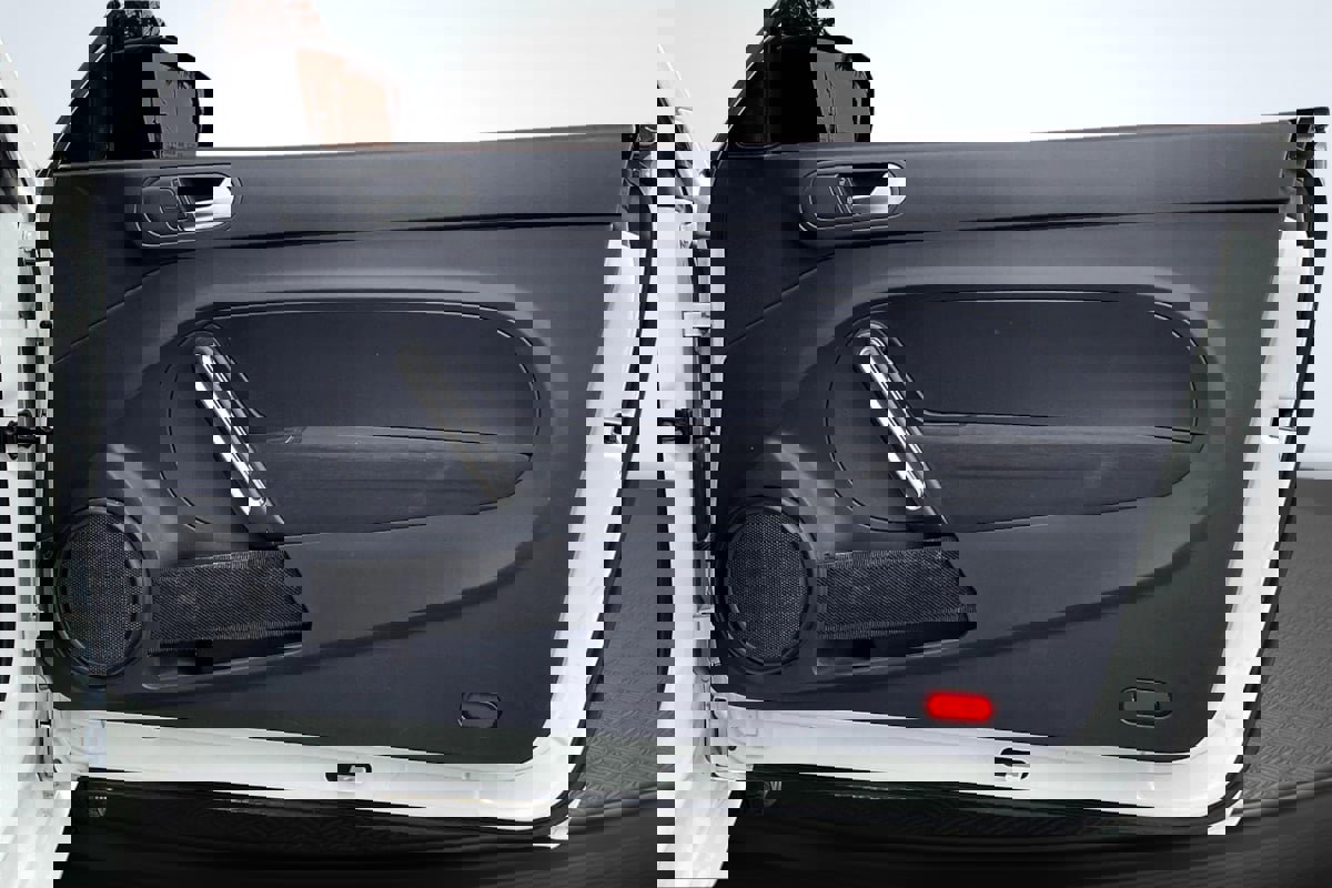 Used 2018 Volkswagen Beetle S image 21