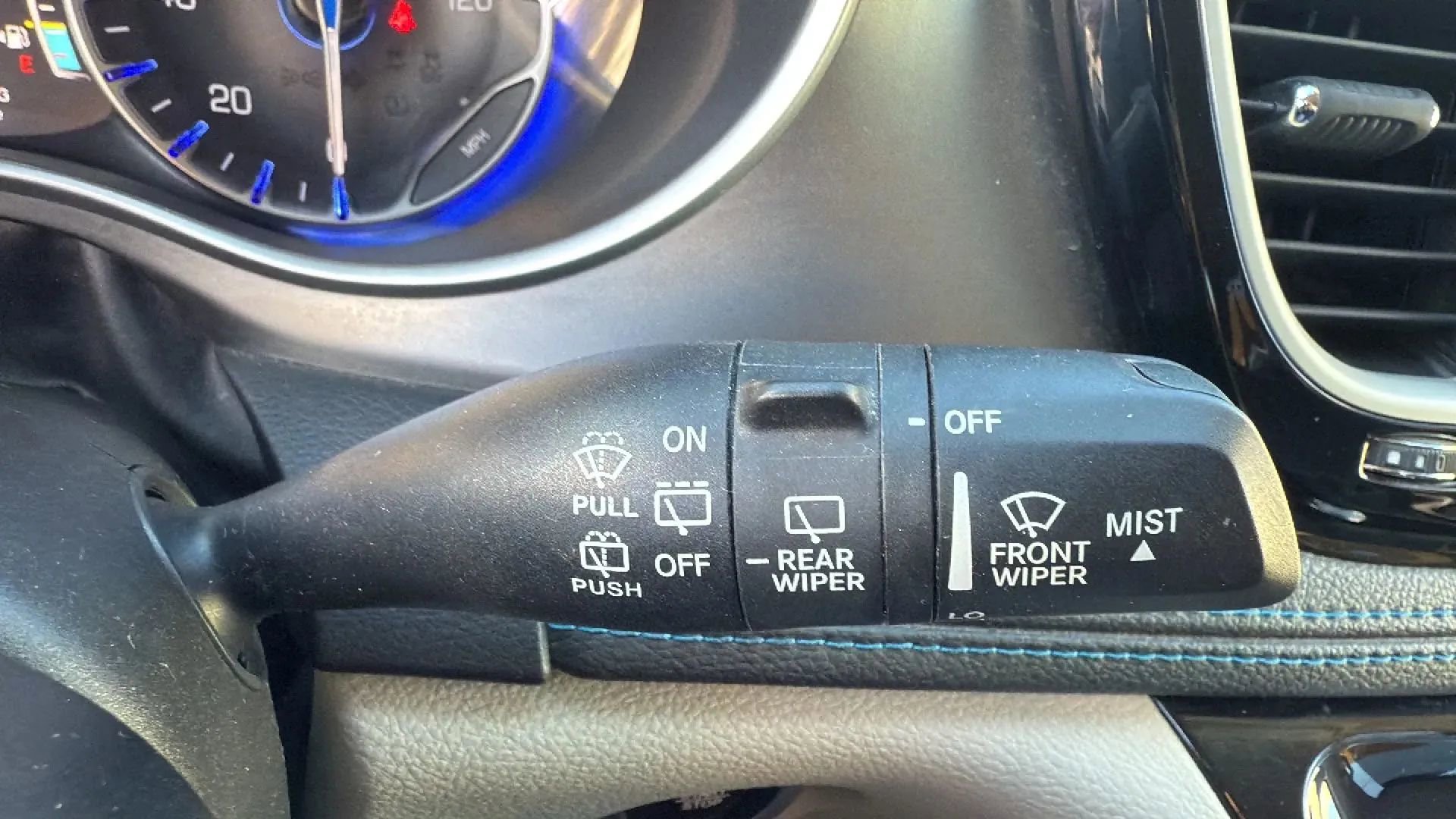 Used 2021 Chrysler Pacifica Touring-L image 13