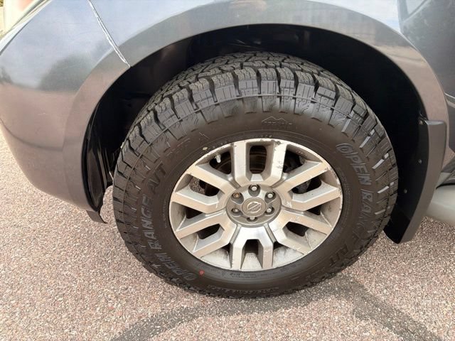Used 2012 Nissan Pathfinder LE AWD/4WD image 15