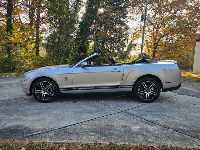 Used 2010 Ford Mustang Convertible image 33