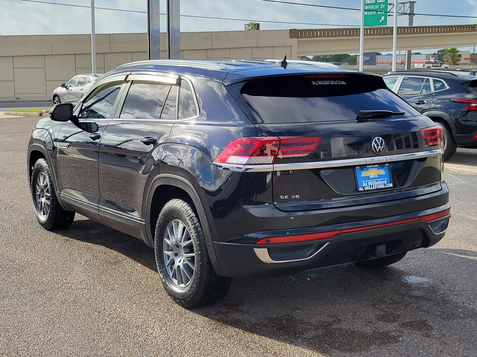 Used 2023 Volkswagen Atlas Cross Sport SE FWD image 3