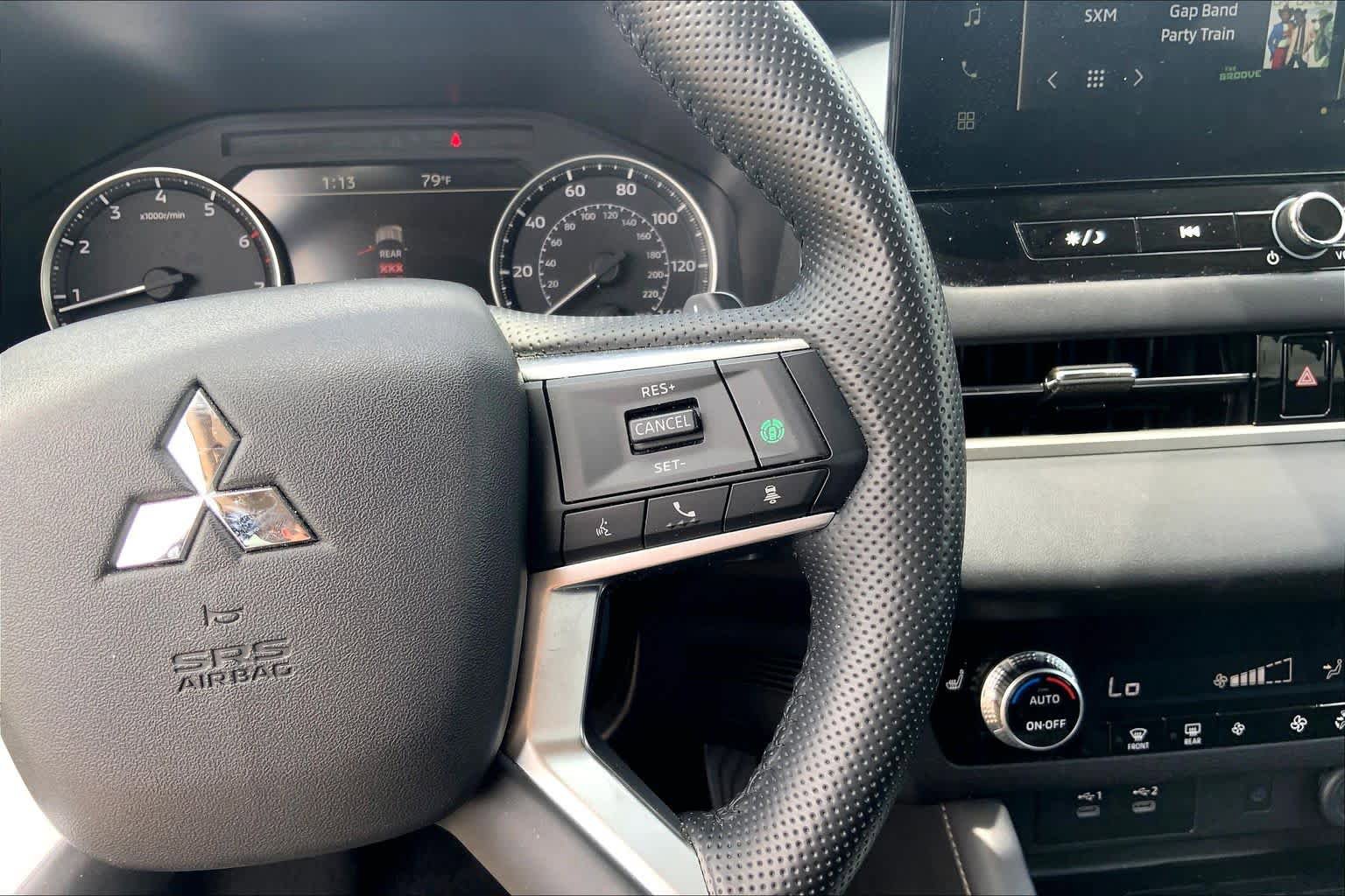 Used 2025 Mitsubishi Outlander SE FWD image 24