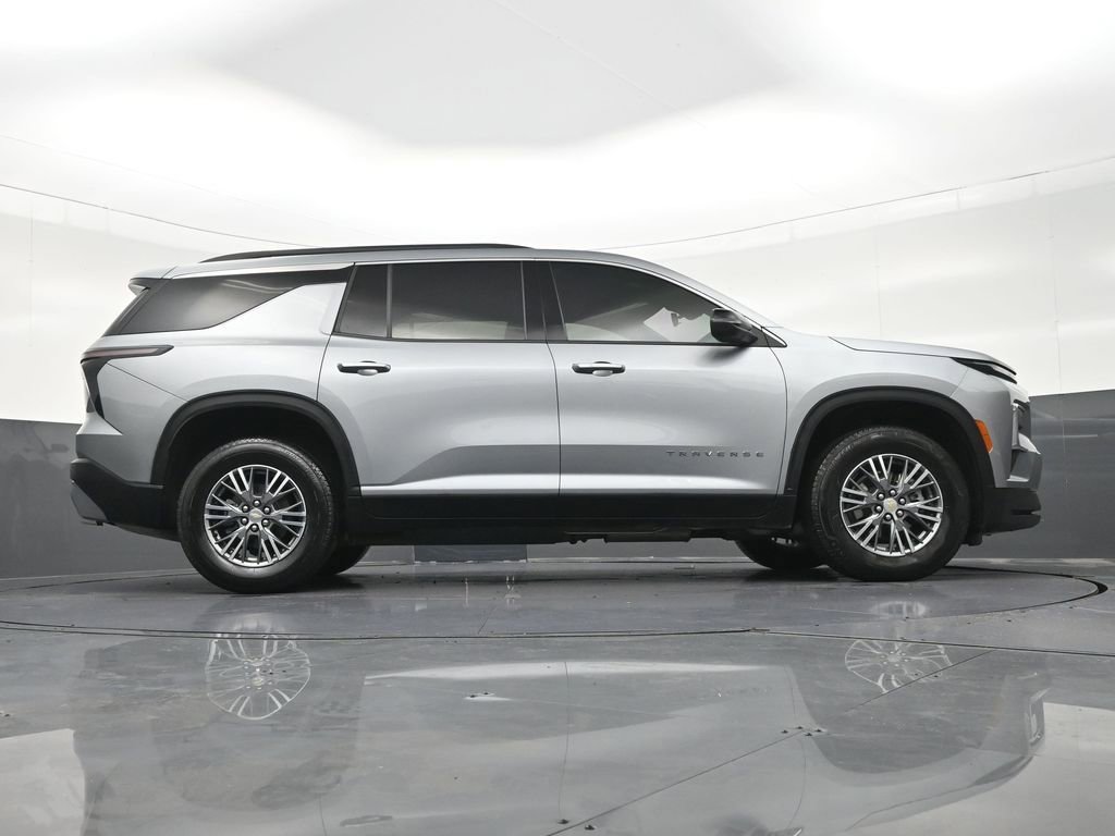 Used 2025 Chevrolet Traverse LT FWD image 27