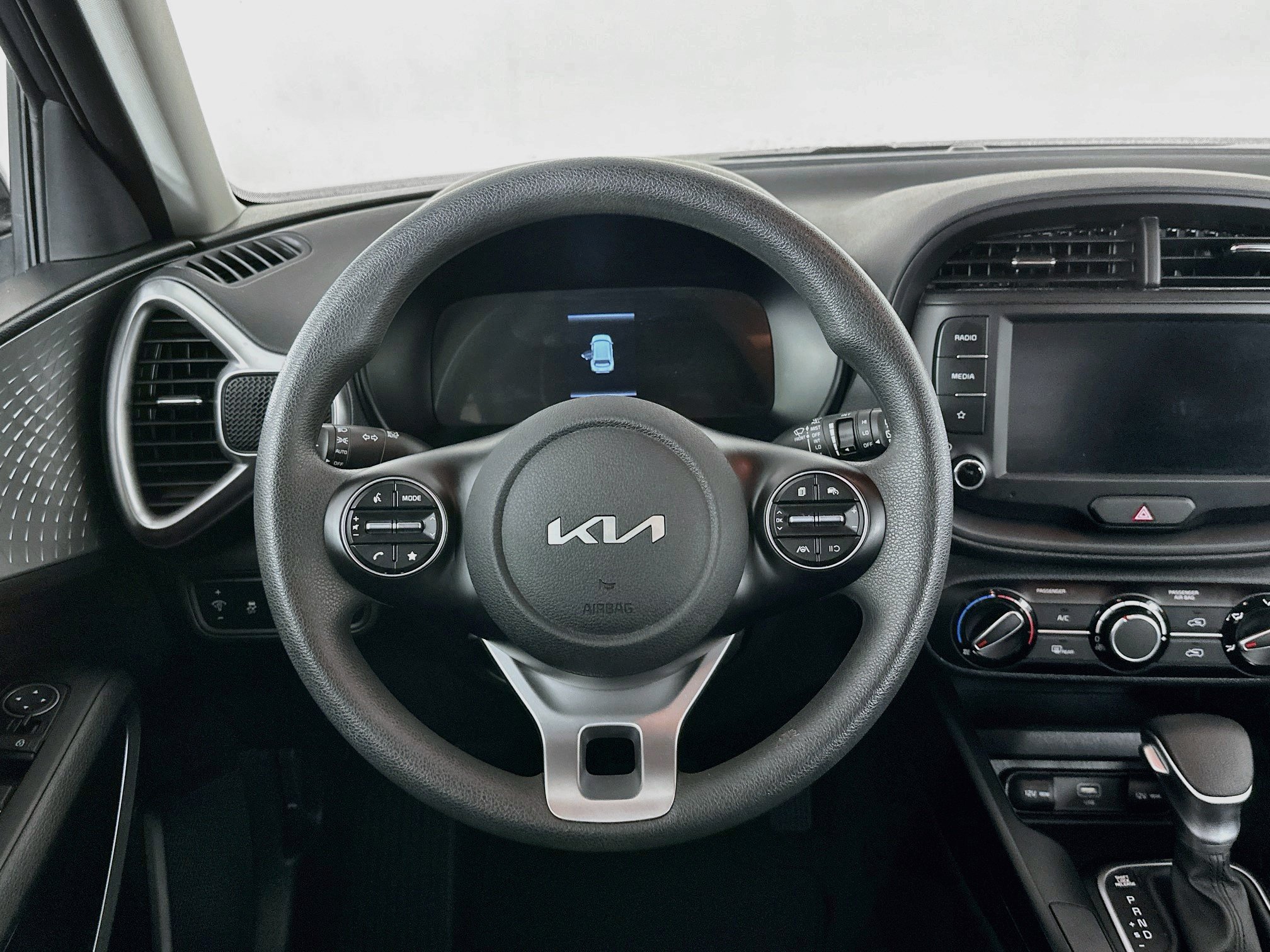 Used 2025 Kia Soul LX w/ LX Technology Package FWD image 18