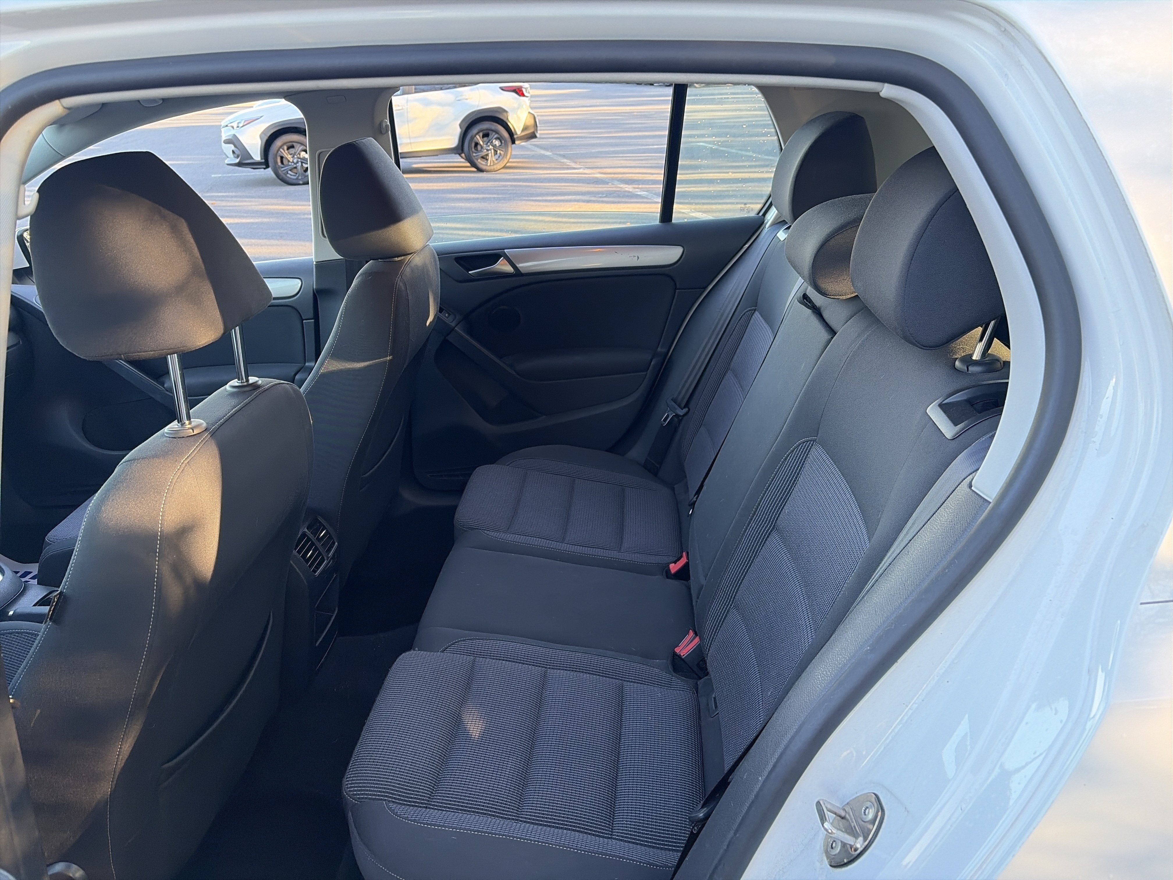 Used 2014 Volkswagen Golf 4-Door FWD image 16