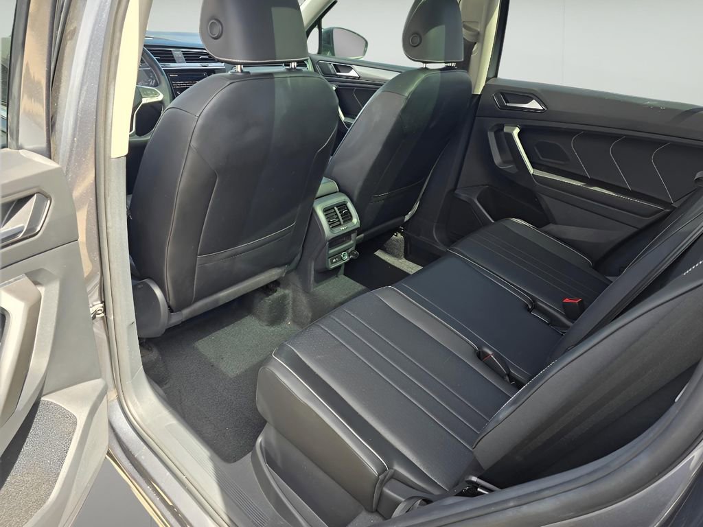Used 2022 Volkswagen Tiguan SE w/ Panoramic Sunroof Package image 24
