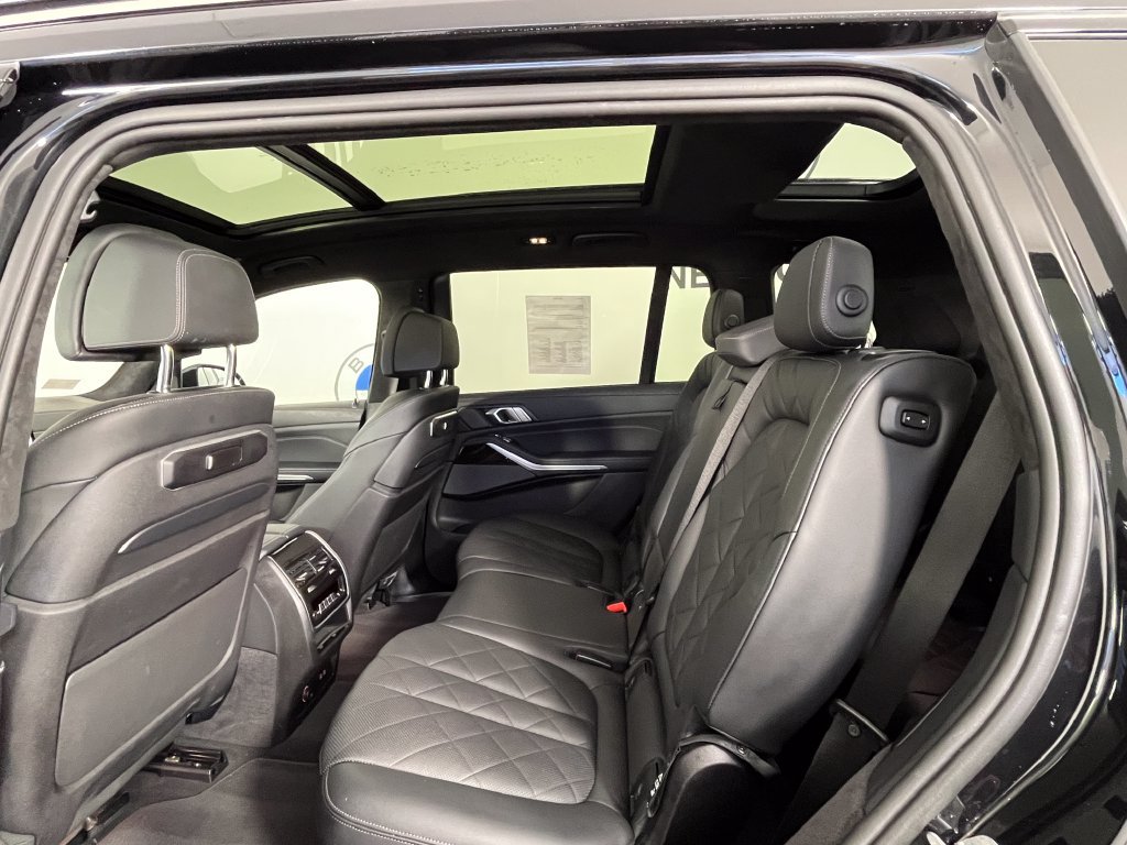 Used 2024 BMW X7 xDrive40i w/ M Sport Package AWD/4WD image 22