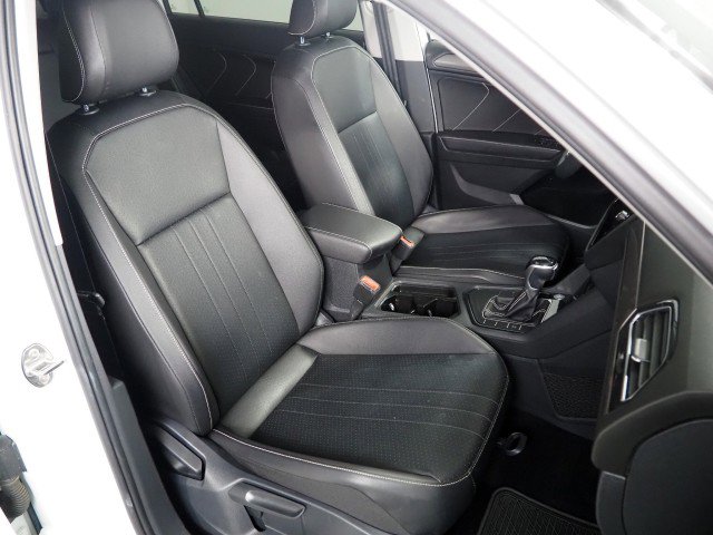 Used 2022 Volkswagen Tiguan SE FWD image 2