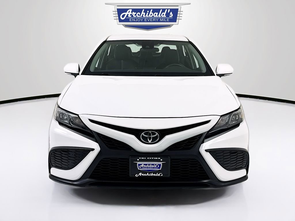 Used 2024 Toyota Camry SE FWD image 2