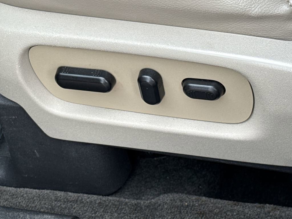 Used 2014 Ford Explorer XLT w/ Equipment Group 202A FWD image 26