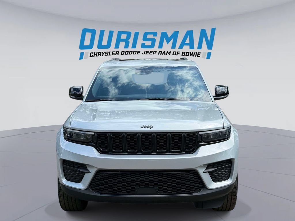 Used 2023 Jeep Grand Cherokee Altitude AWD/4WD image 6