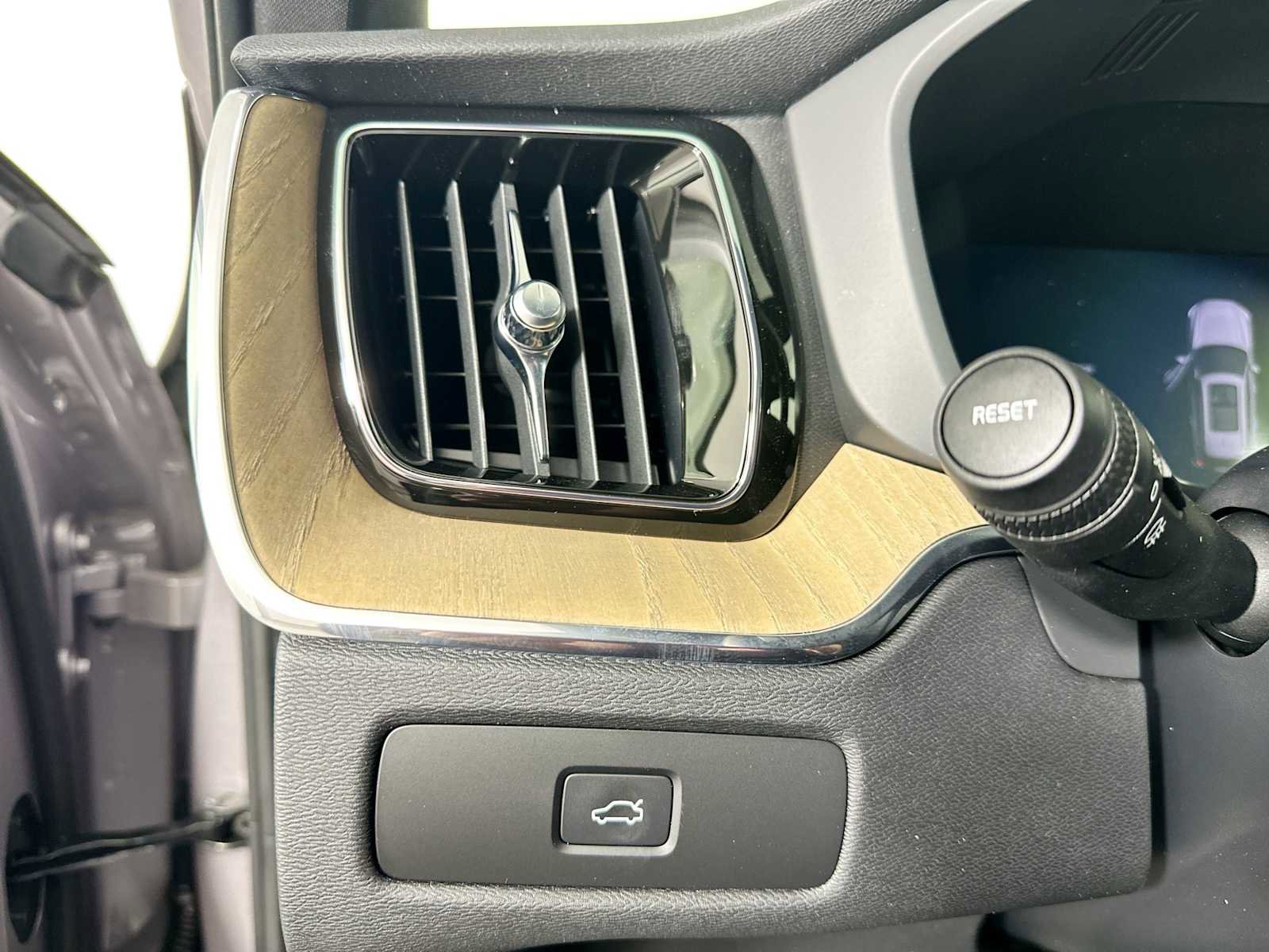 New 2026 Volvo XC60 B5 Plus w/ Climate Package image 10