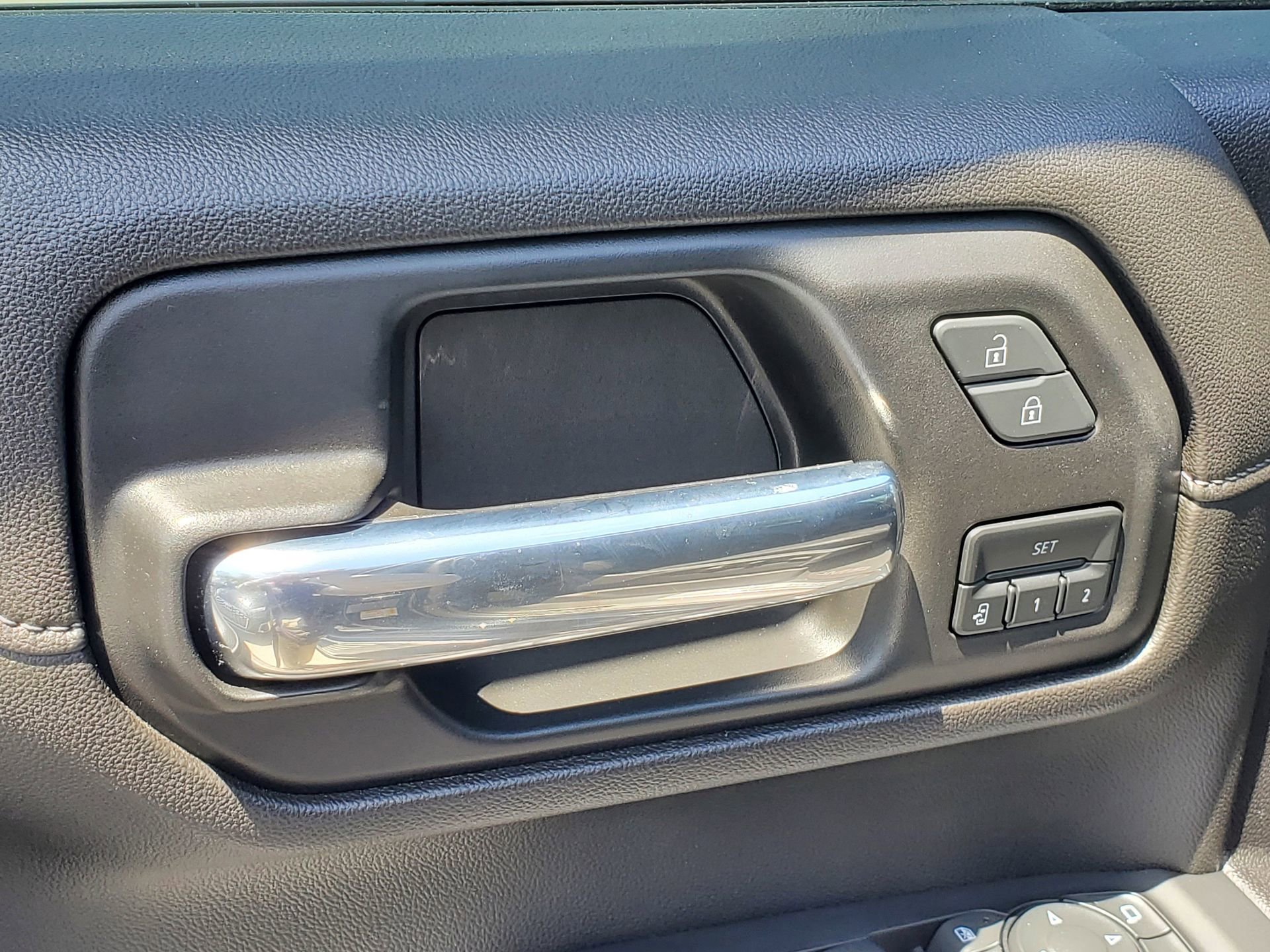 Used 2022 GMC Sierra 3500 Denali w/ Denali Ultimate Package image 18