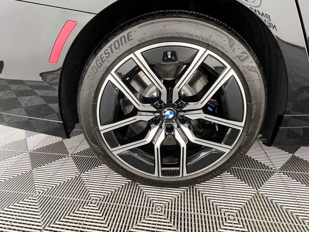 Used 2025 BMW 760i xDrive 760i xDrive w/ Premium Package image 15