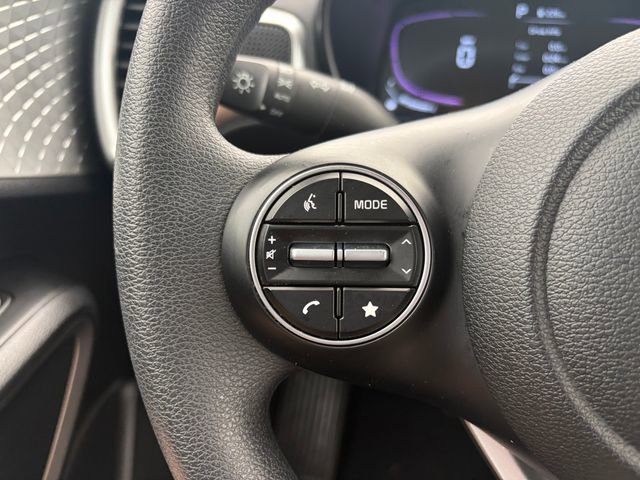 Used 2025 Kia Soul LX w/ LX Technology Package FWD image 3