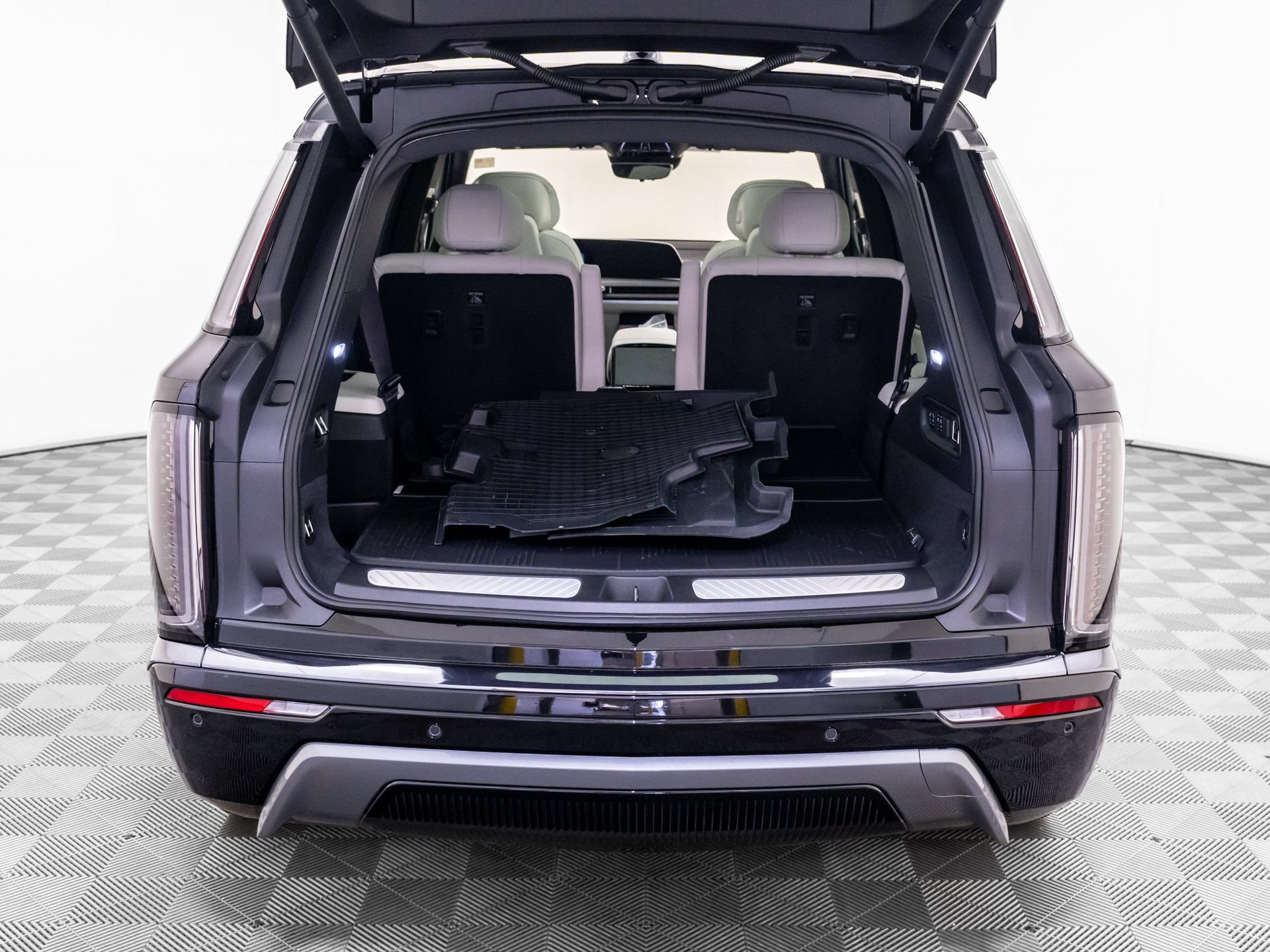 New 2027 Cadillac Vistiq Luxury w/ LPO, Floor Liner Package AWD/4WD image 30