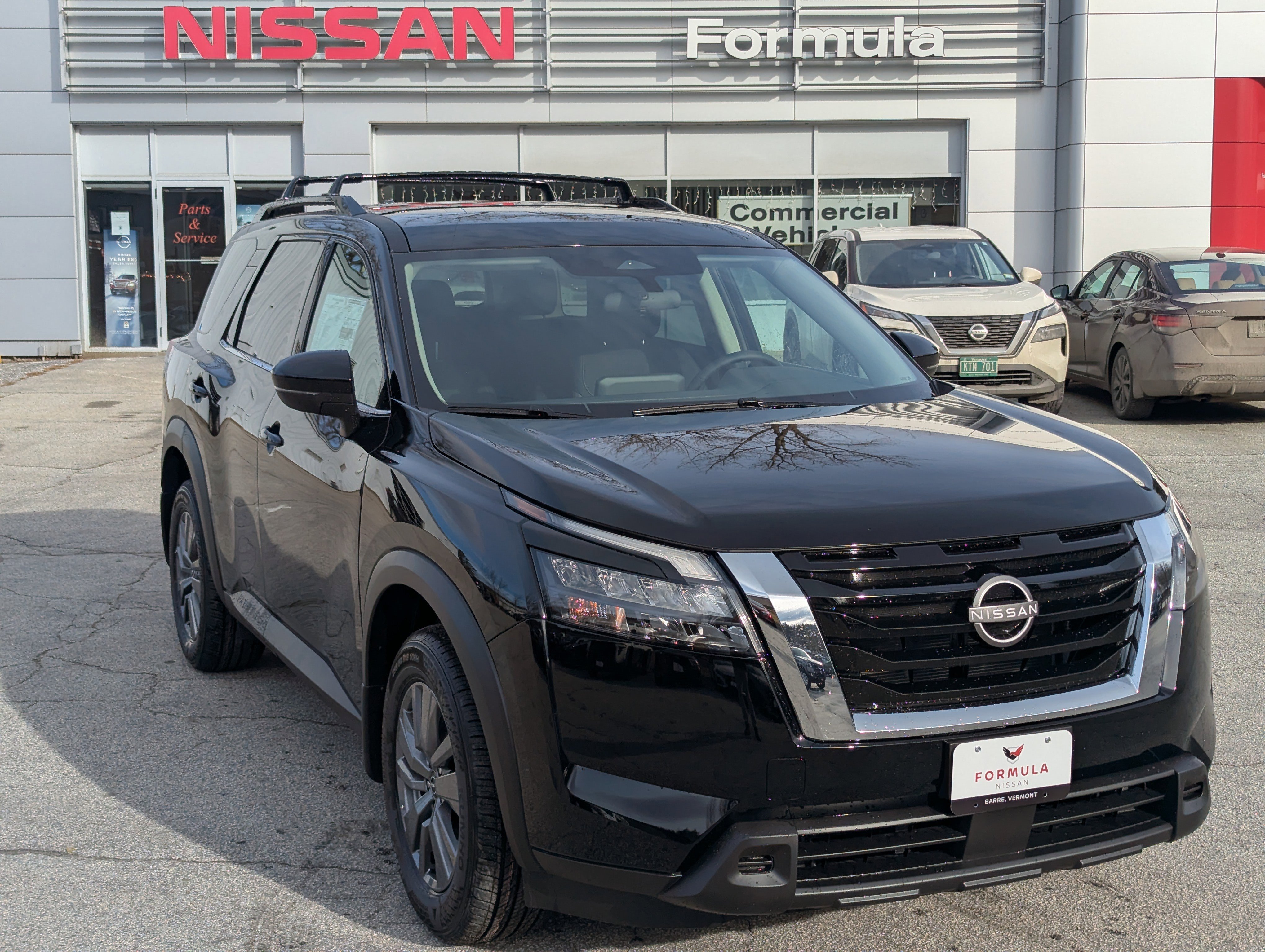 New 2025 Nissan Pathfinder SV w/ Cargo Package