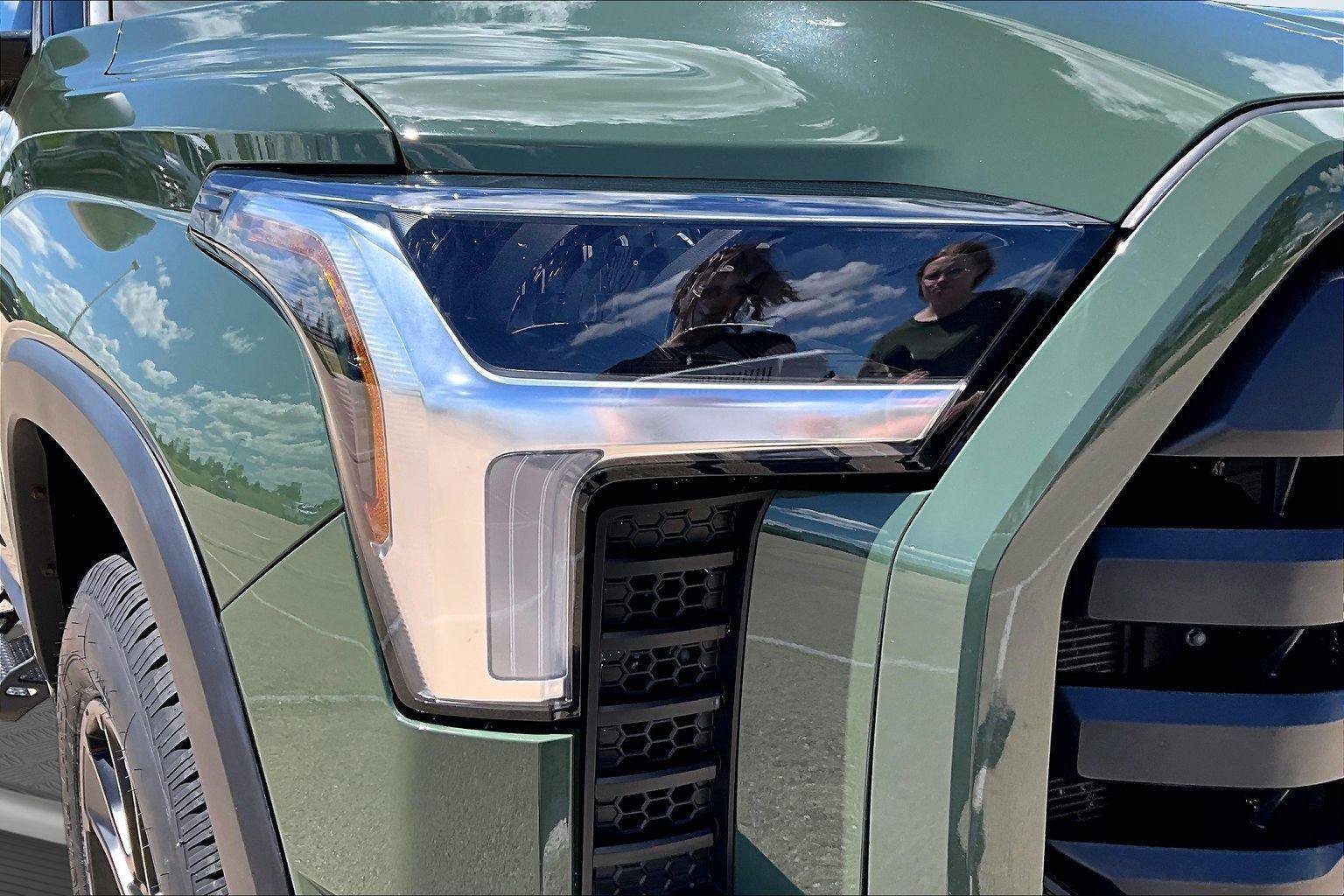 Used 2022 Toyota Tundra SR5 w/ SR5 Convenience Package AWD/4WD image 30