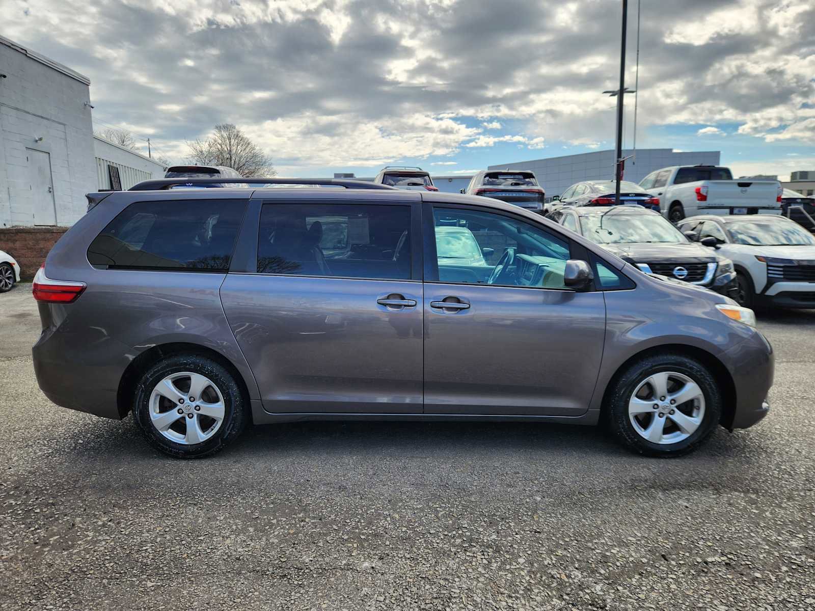Used 2016 Toyota Sienna LE image 6
