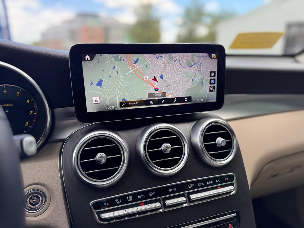 Used 2022 Mercedes-Benz GLC 300 4MATIC w/ Multimedia Package Lite image 17