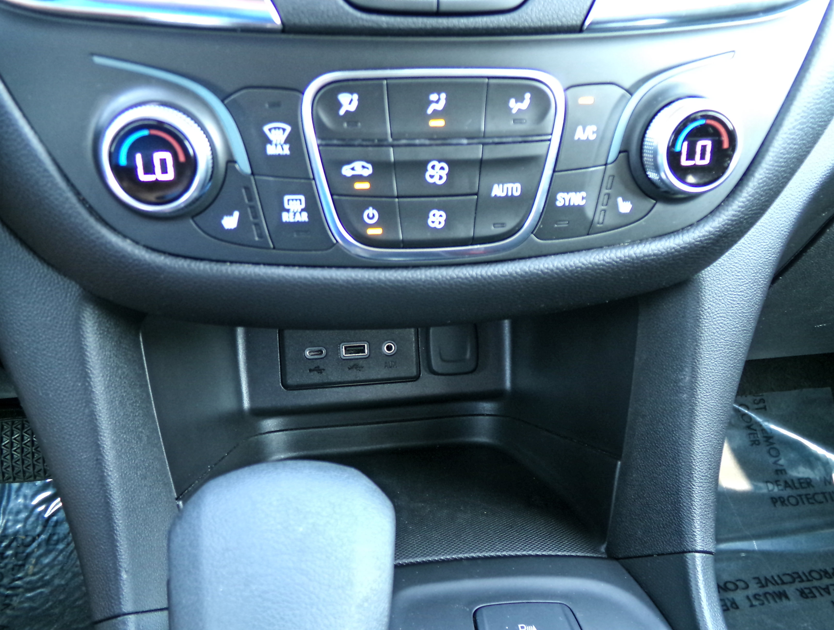 Used 2024 Chevrolet Equinox LT AWD/4WD image 11