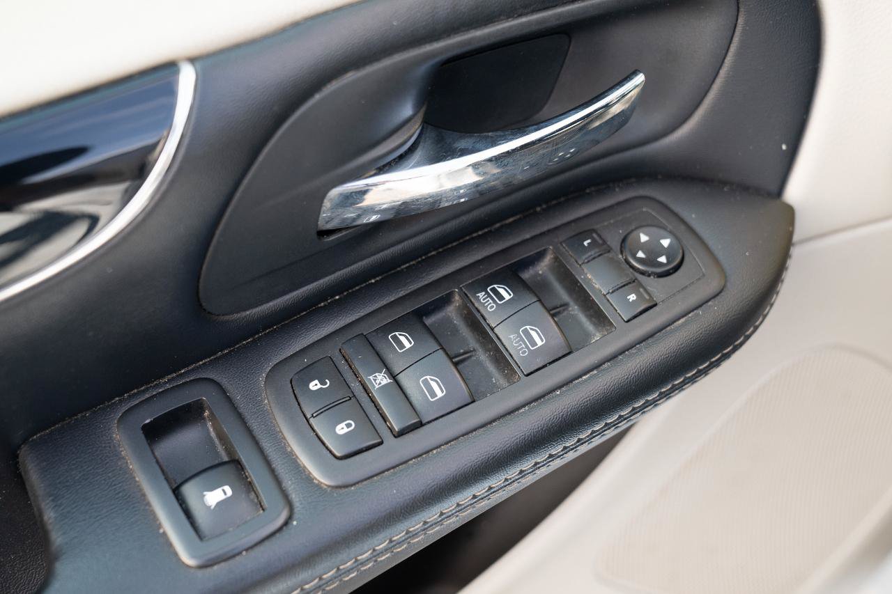 Used 2019 Dodge Grand Caravan SXT FWD image 19
