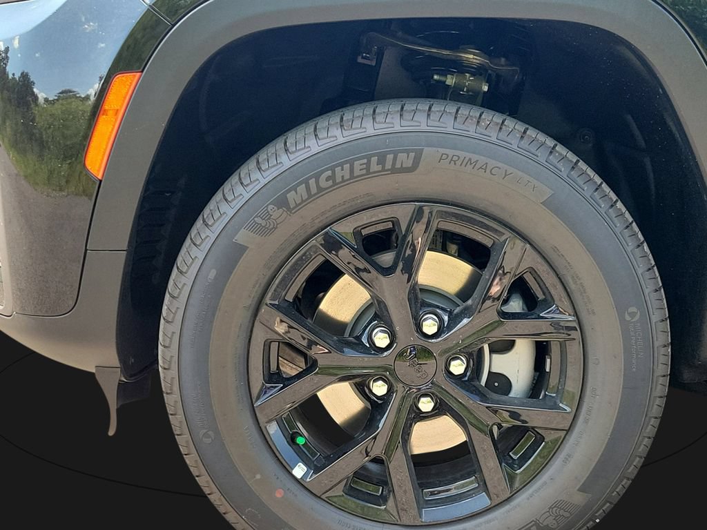 New 2026 Jeep Grand Cherokee Altitude RWD image 9