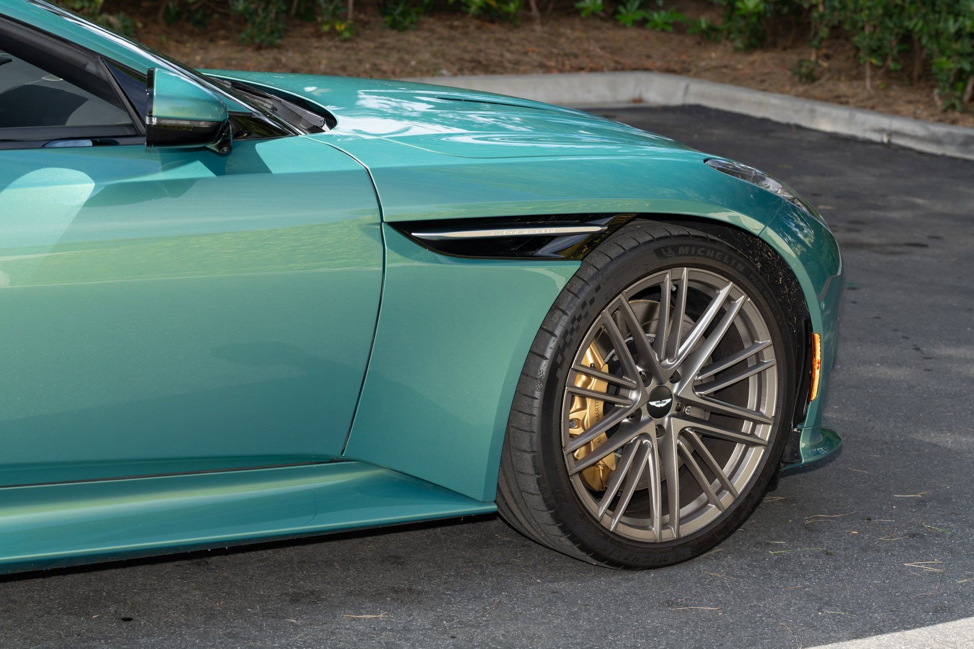 Used 2024 Aston Martin DB12 Coupe RWD image 8