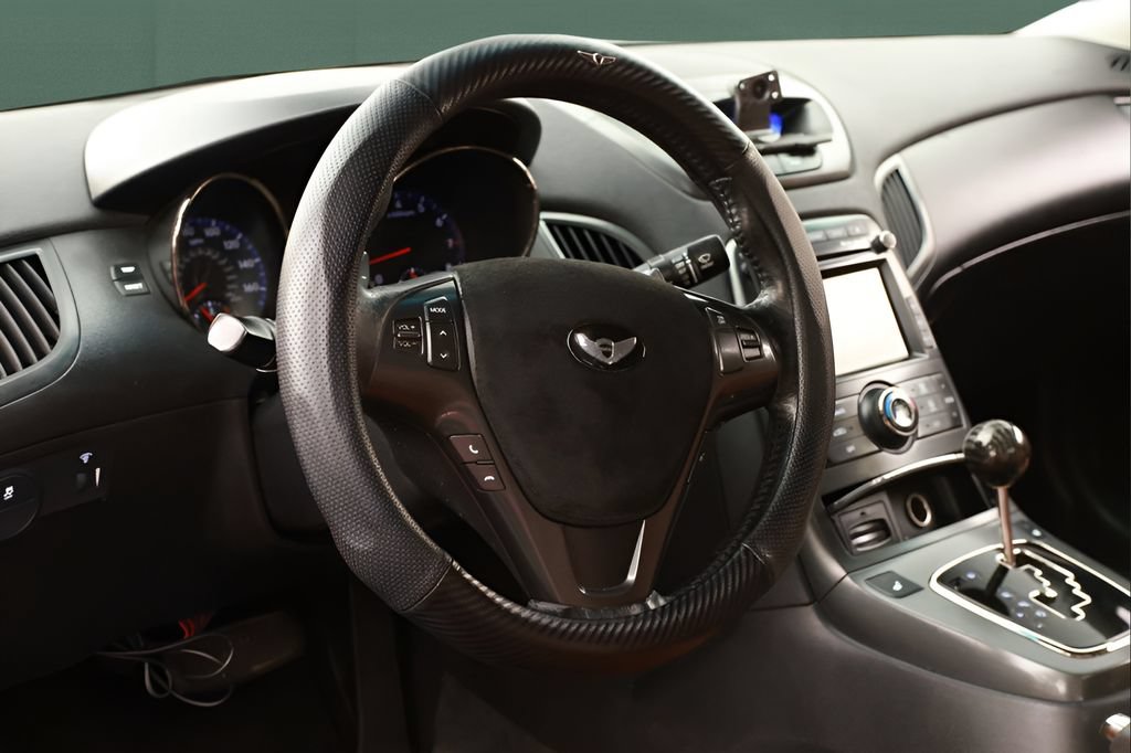 Used 2011 Hyundai Genesis 3.8 RWD image 13