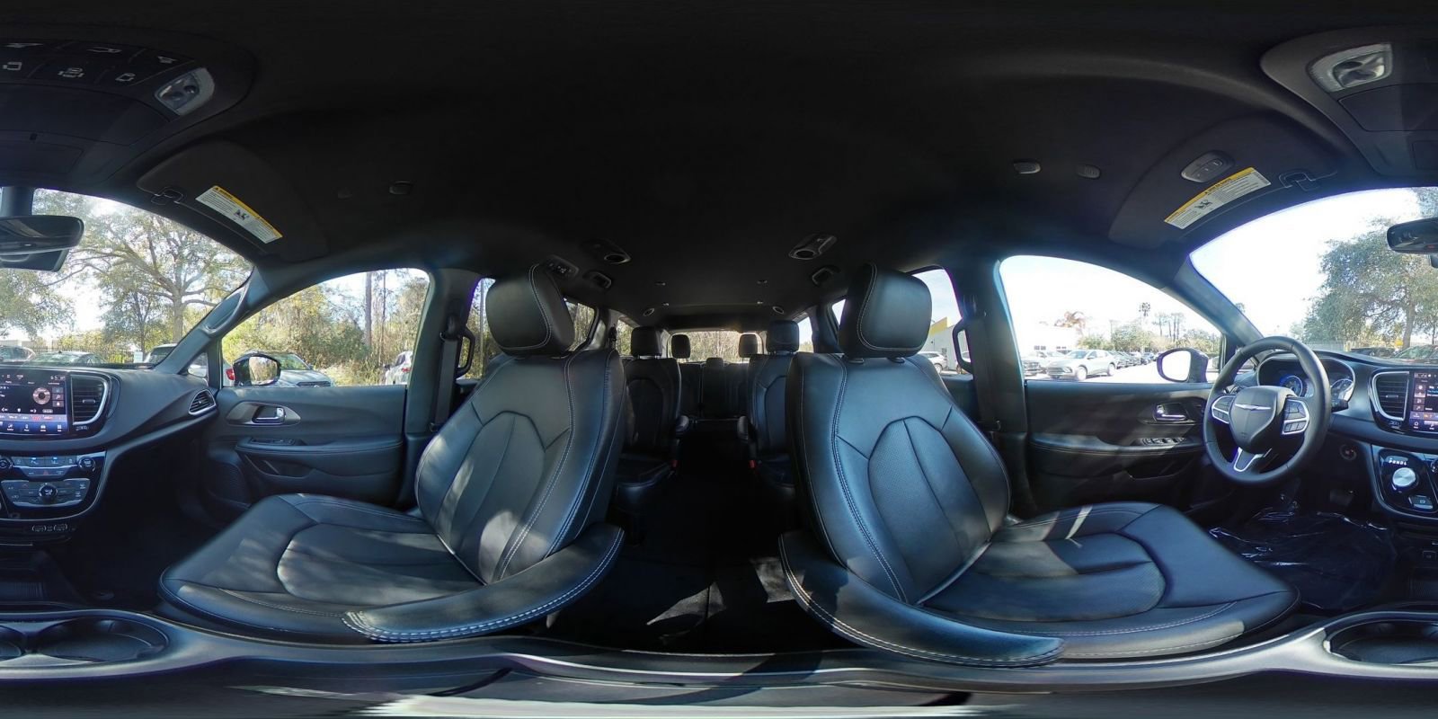 Used 2025 Chrysler Pacifica Select image 45