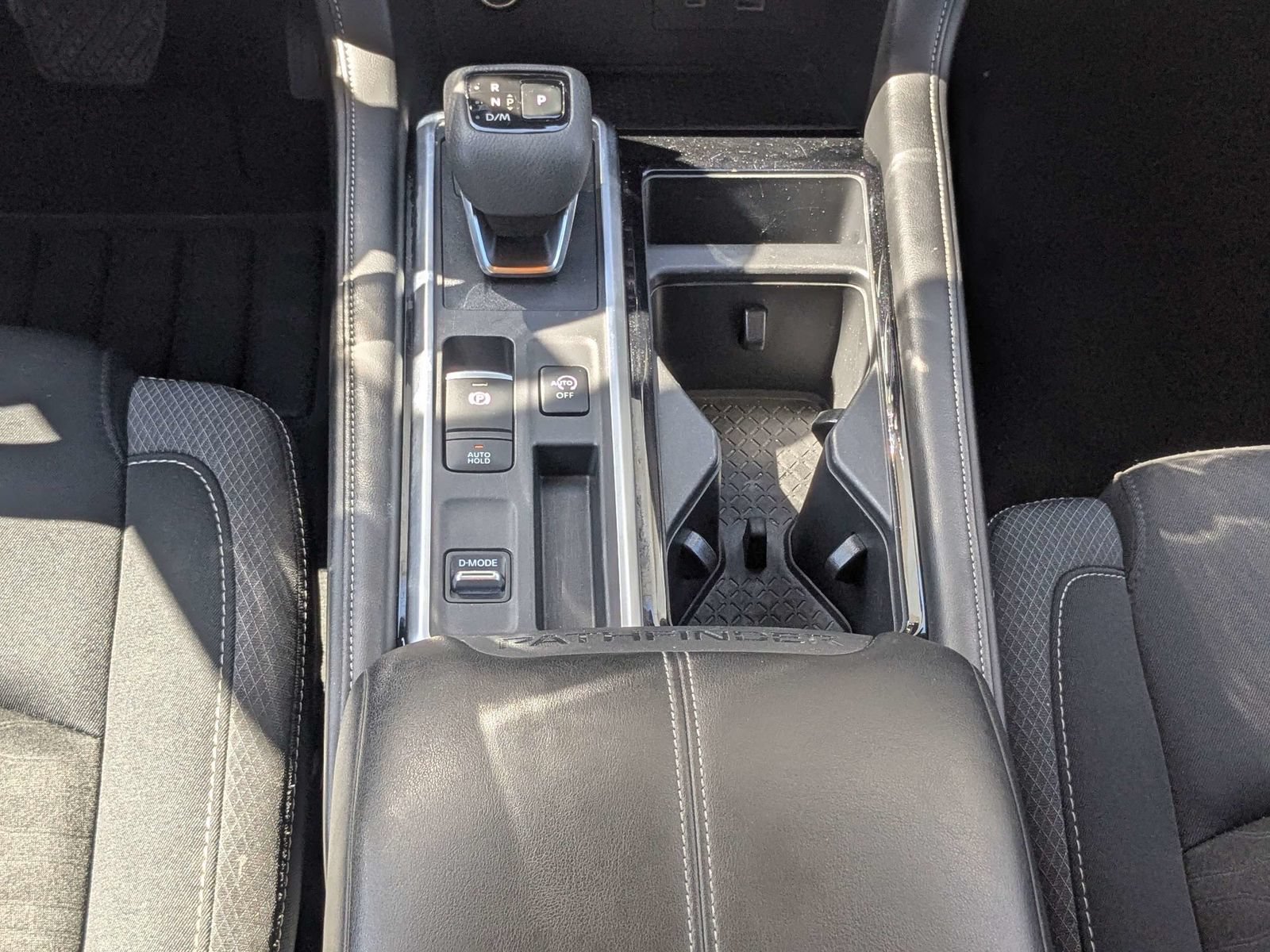 Used 2025 Nissan Pathfinder SV FWD image 21