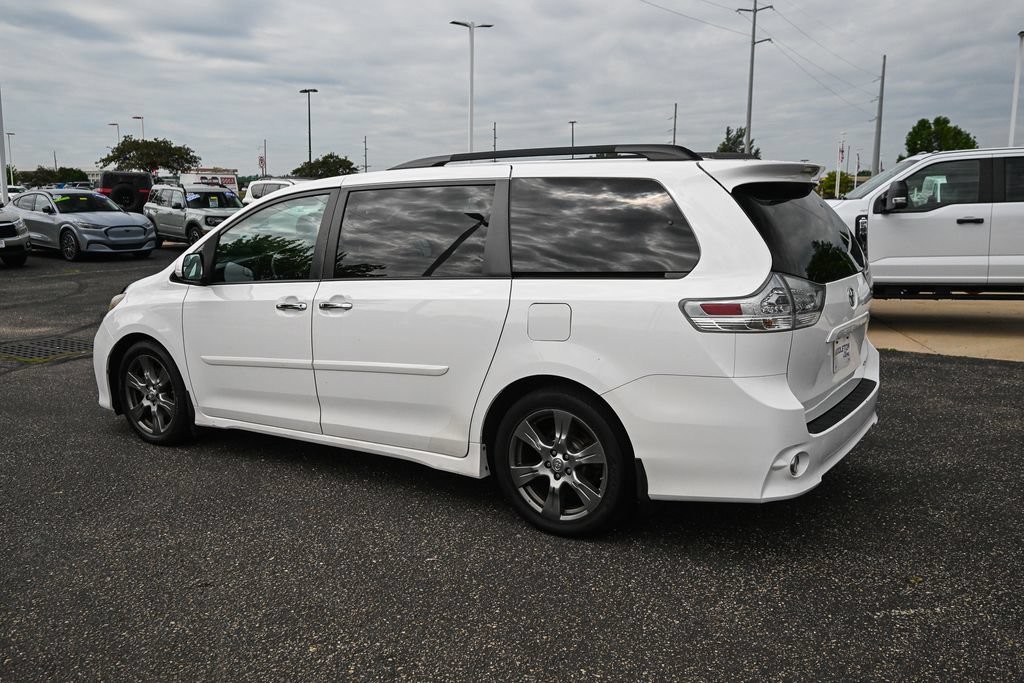 Used 2017 Toyota Sienna SE FWD image 7