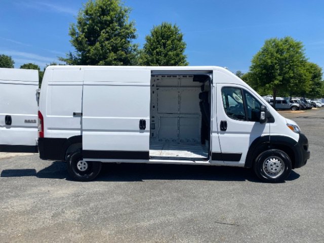 Used 2024 RAM ProMaster 2500 w/ Convenience Group FWD image 10