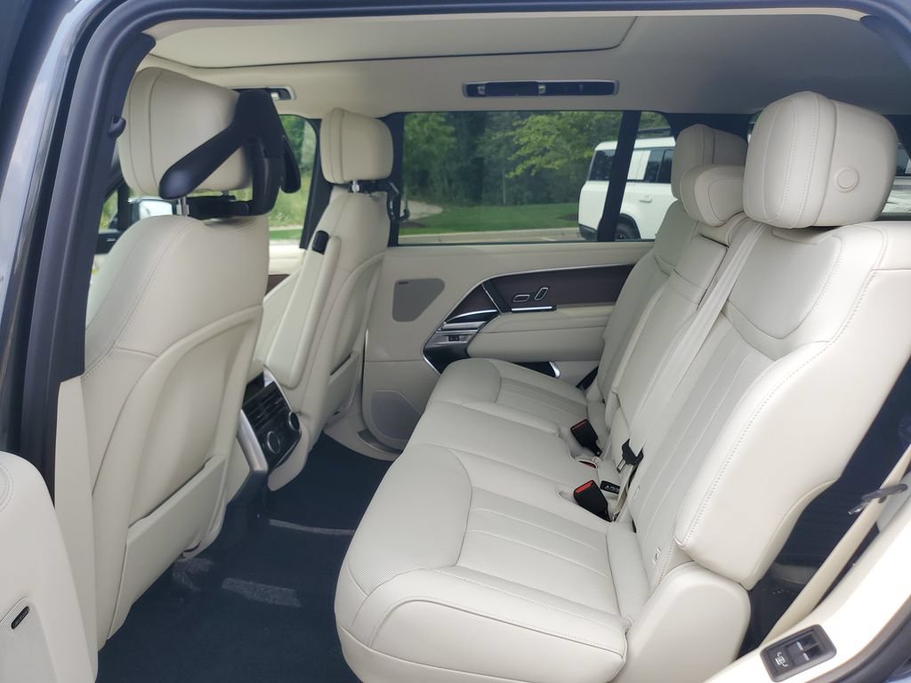New 2026 Land Rover Range Rover Long Wheelbase SE AWD/4WD image 24