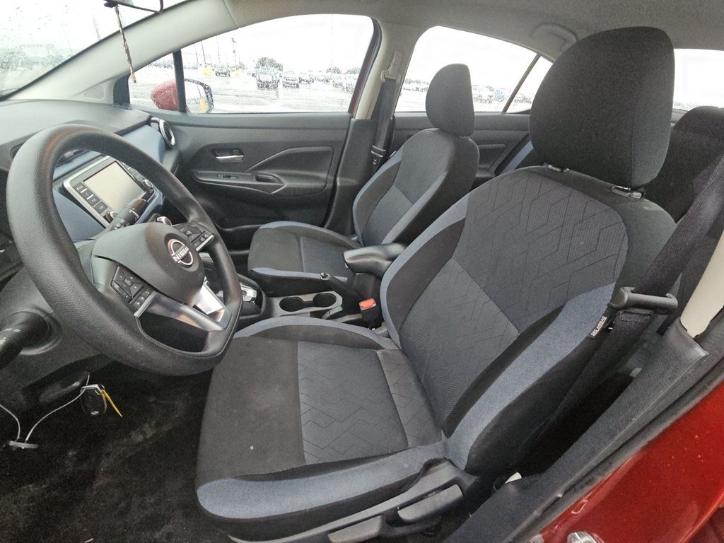 Used 2025 Nissan Versa SV FWD image 5