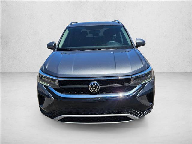 Used 2022 Volkswagen Taos SE FWD image 2