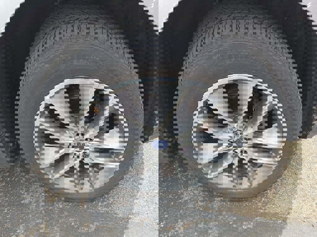 Used 2016 Ford Edge Titanium w/ Equipment Group 302A image 4