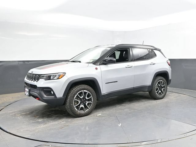 Used 2025 Jeep Compass Trailhawk AWD/4WD image 7