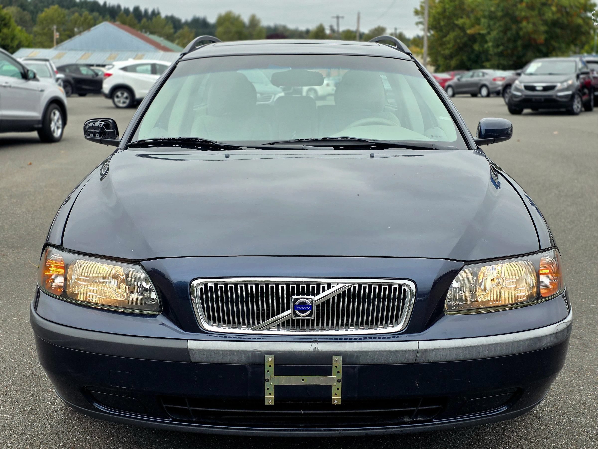 Used 2004 Volvo V70 2.5T FWD image 2
