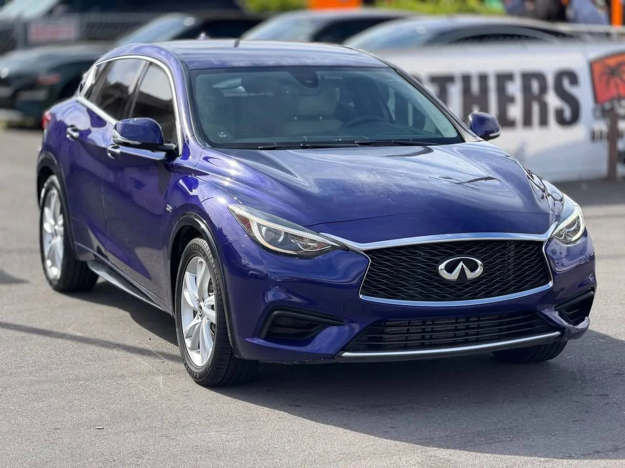 Used 2017 INFINITI QX30 FWD image 2