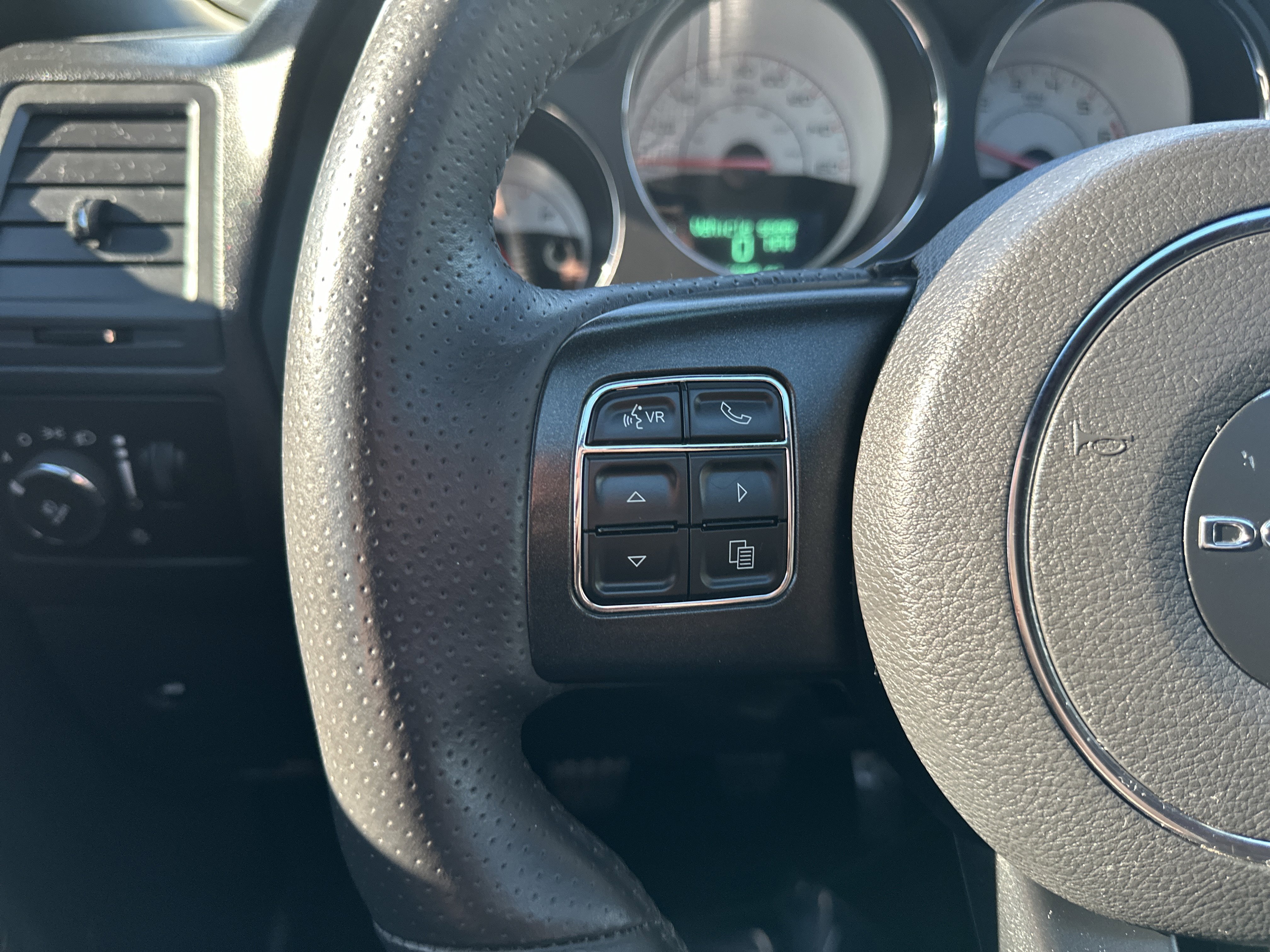 Used 2014 Dodge Challenger R/T image 17