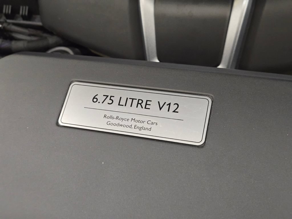 Certified 2025 Rolls-Royce Cullinan Black Badge AWD/4WD image 30