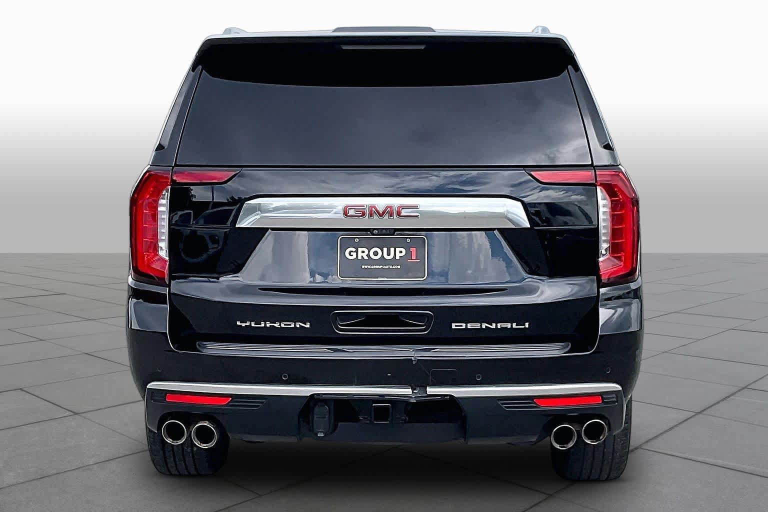 Used 2021 GMC Yukon XL Denali w/ Denali Premium Package AWD/4WD image 5