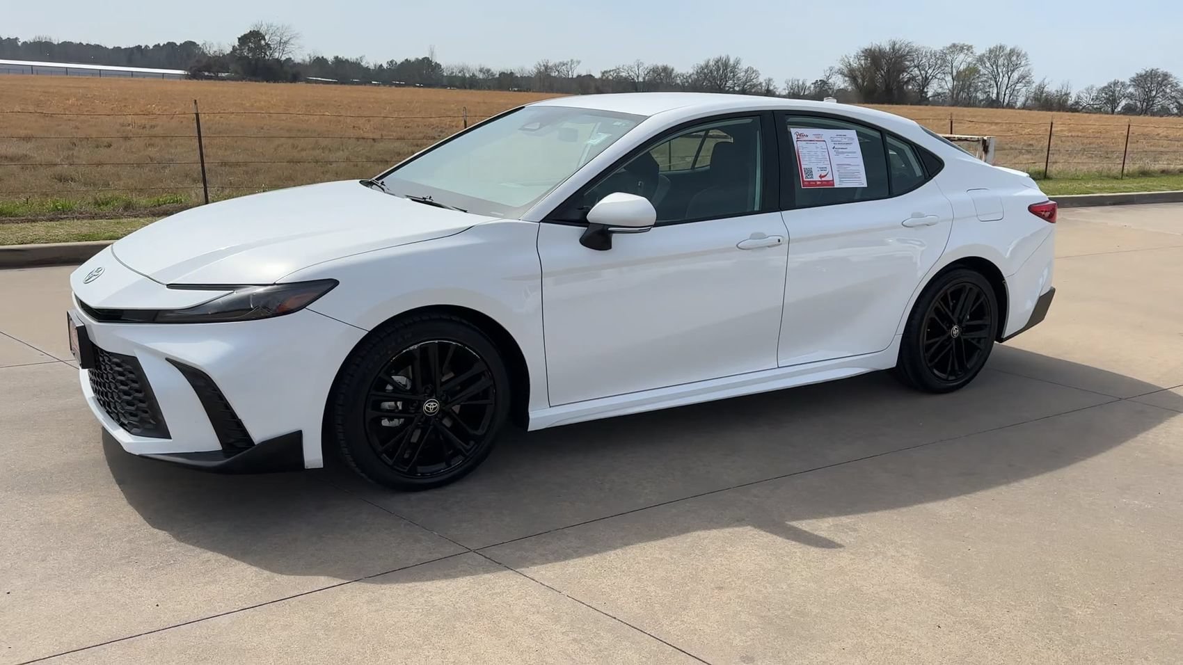 Used 2025 Toyota Camry SE FWD image 5